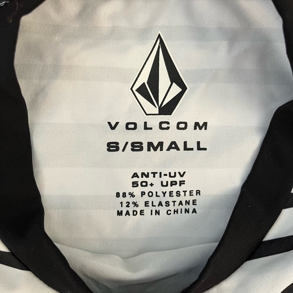 Volcom 50 SPF Small Rash Guard - Picture 4 of 4
